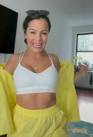 4. Sexy Deanna Giulietti Shows Cleavage in White Crop Top