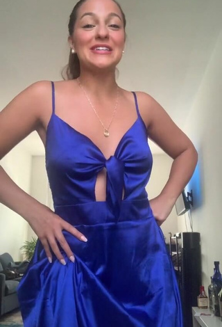 3. Sexy Deanna Giulietti Shows Nipples No  Bra