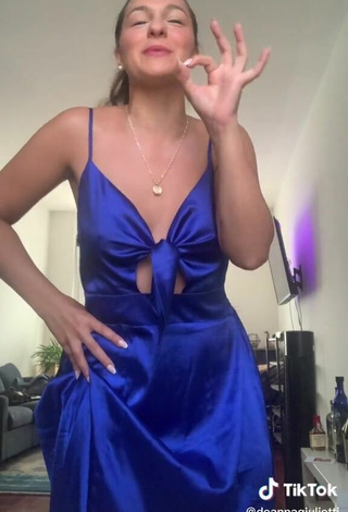 6. Sexy Deanna Giulietti Shows Nipples No  Bra