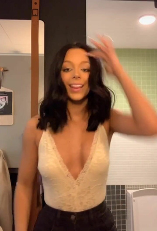 1. Sexy Eliza Minor Shows Cleavage in White Top Braless and Bouncing Breasts