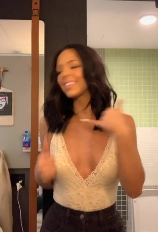 4. Sexy Eliza Minor Shows Cleavage in White Top Braless and Bouncing Breasts