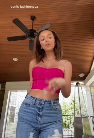 4. Sexy Eliza Minor Shows Cleavage in Pink Tube Top