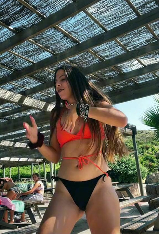 5. Hot Esther Martinez Shows Cleavage in Bikini