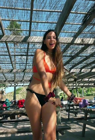 3. Sexy Esther Martinez Shows Cleavage in Bikini