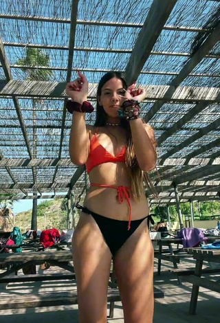 5. Sexy Esther Martinez Shows Cleavage in Bikini