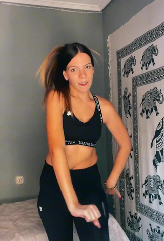 Sexy Esther Martinez Shows Cleavage in Sport Bra