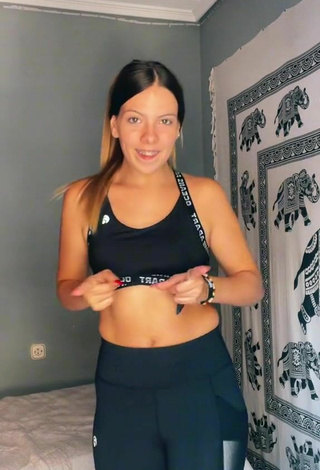 2. Sexy Esther Martinez Shows Cleavage in Sport Bra