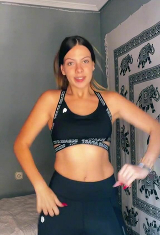 3. Sexy Esther Martinez Shows Cleavage in Sport Bra
