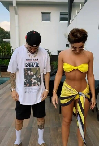 2. Hot Gabriela Versiani Shows Cleavage in Yellow Bikini Top
