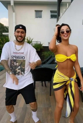 4. Hot Gabriela Versiani Shows Cleavage in Yellow Bikini Top
