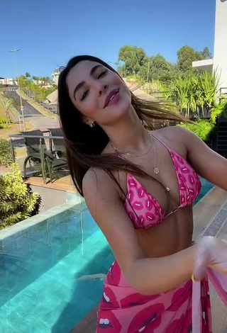 4. Sexy Gabriela Versiani Shows Cleavage in Bikini Top