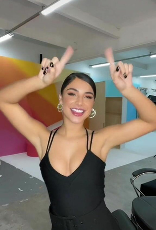 Sexy Gabriela Versiani Shows Cleavage in Black Top