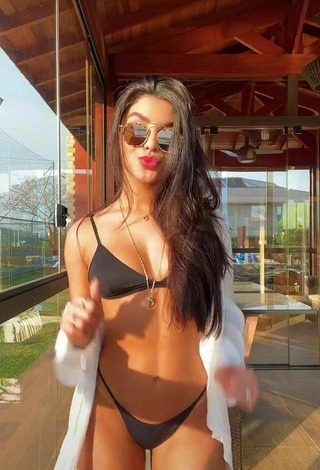 2. Sexy Gabriela Versiani Shows Cleavage in Black Bikini