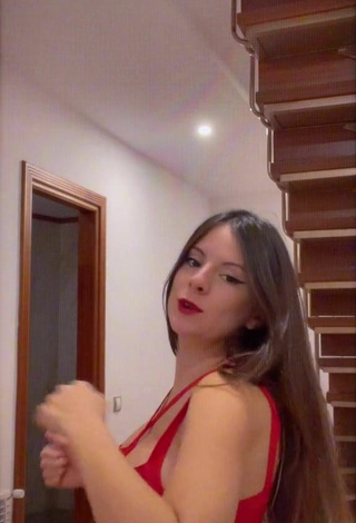 4. Sexy Gigiis Shows Cleavage in Red Dress