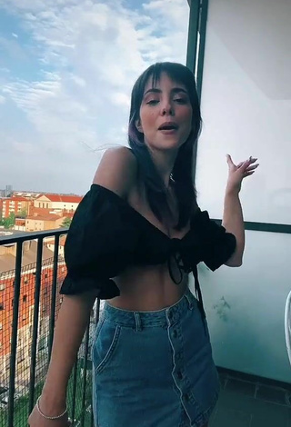 Sexy Giulia Penna Shows Cleavage in Black Crop Top on the Balcony