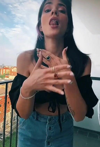 2. Sexy Giulia Penna Shows Cleavage in Black Crop Top on the Balcony