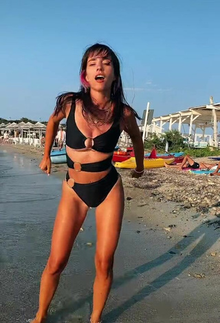4. Hot Giulia Penna Shows Cleavage in Black Swimsuit at the Beach