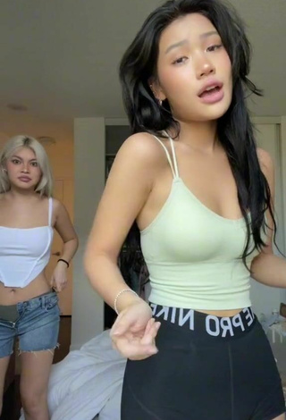 4. Hot Hannah Kim Shows Cleavage in Crop Top
