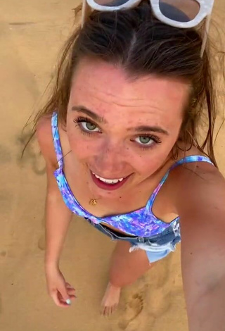 3. Cute Hannah Meloche Shows Cleavage in Bikini Top at the Beach
