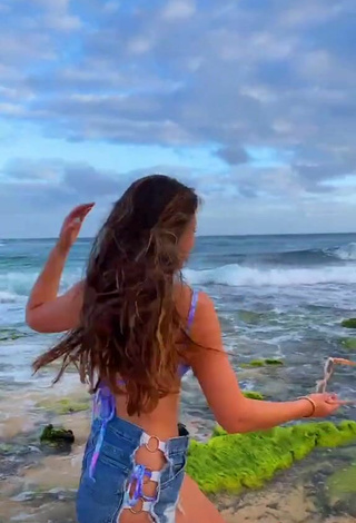 6. Cute Hannah Meloche Shows Cleavage in Bikini Top at the Beach