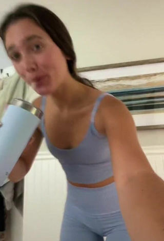 2. Sexy Hannah Meloche Shows Cleavage in Sport Bra