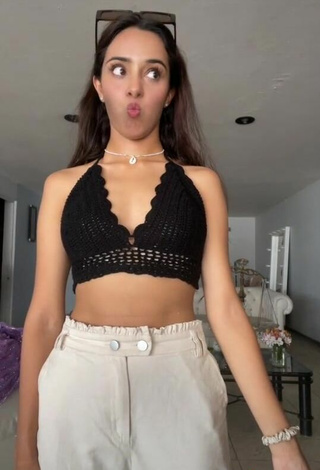 3. Beautiful Lisy Cardenas Shows Cleavage in Sexy Black Crop Top