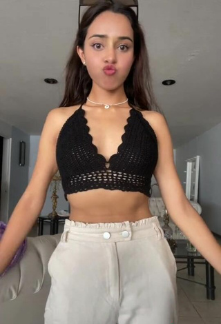5. Beautiful Lisy Cardenas Shows Cleavage in Sexy Black Crop Top