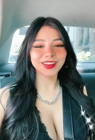 2. Sexy Aylin Criss Shows Cleavage in a Car