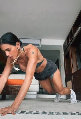 4. Sexy Bárbara de Regil in Grey Bikini Top while doing Fitness Exercises