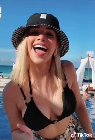 5. Hottest Brianda Deyanara Moreno Guerrero Shows Cleavage in Black Bikini Top at the Swimming Pool