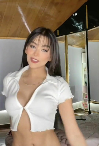 Hot Brianda Deyanara Moreno Guerrero Shows Cleavage in White Crop Top