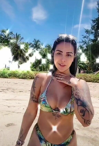 5. Erotic Pamella Fuego Shows Cleavage in Bikini at the Beach