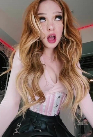 4. Sexy candyasmus Shows Cleavage in Pink Corset