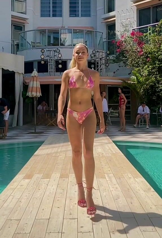 3. Sexy Charly Jordan Shows Legs at the Swimming Pool