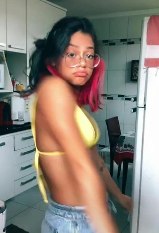 4. Fine Maria Clara Garcia Shows Cleavage in Sweet Yellow Bikini Top
