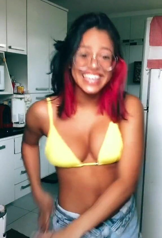 5. Fine Maria Clara Garcia Shows Cleavage in Sweet Yellow Bikini Top