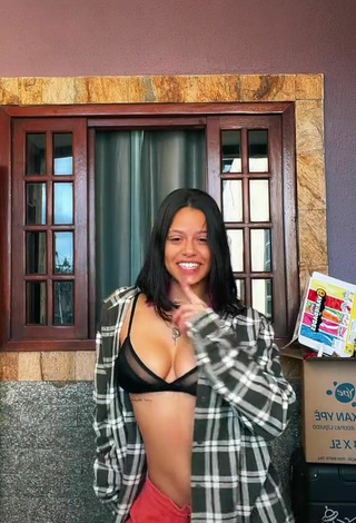 2. Sexy Maria Clara Garcia Shows Cleavage and Bouncing Boobs in Black Bra