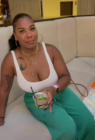 2. Sexy Danielle Sylvester Shows Cleavage in White Top