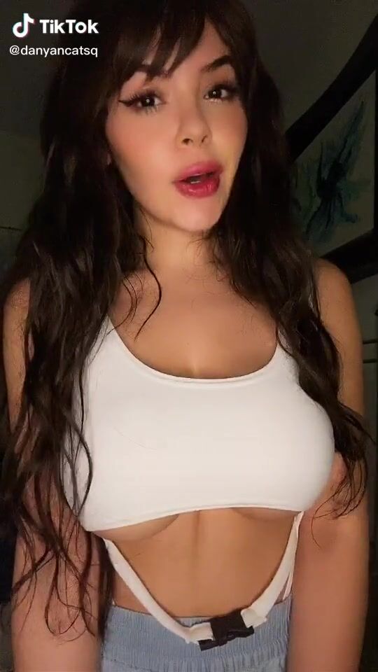 Danyan Cat In Nice White Crop Top And Bouncing Boobs 