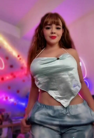 4. Sweetie Danyan Cat Shows Cleavage and Bouncing Boobs in Crop Top