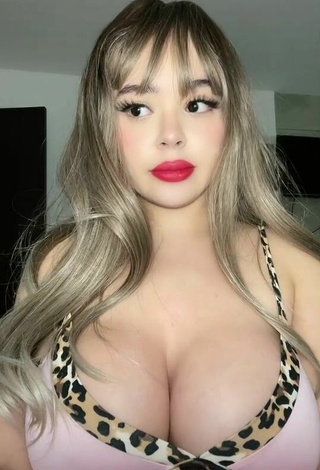 4. Sexy Danyan Cat Shows Cleavage Braless