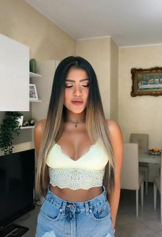 Hot Cassandra Tejada Shows Cleavage in White Crop Top