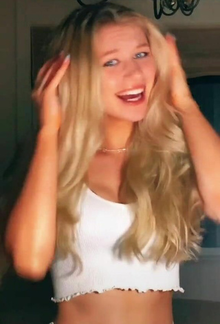 5. Beautiful Charli Elise Shows Cleavage in Sexy White Crop Top