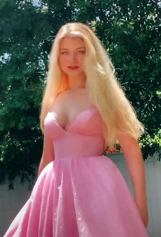 2. Sexy Charli Elise Shows Cleavage in Pink Dress