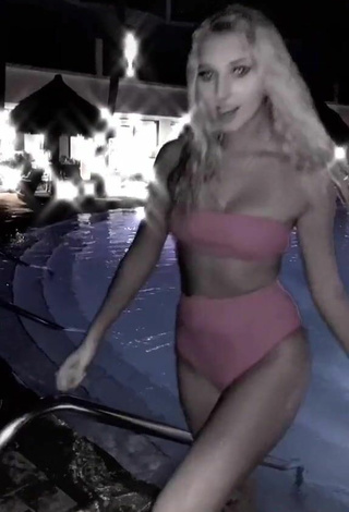 3. Hot Heather Dale in Pink Bikini at the Swimming Pool