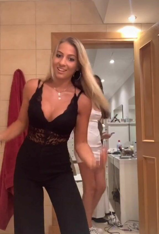 Sexy Francesca Saunders Shows Cleavage in Black Bodysuit