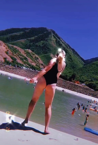 2. Sexy Cierra Michelle Memmott Shows Butt at the Beach