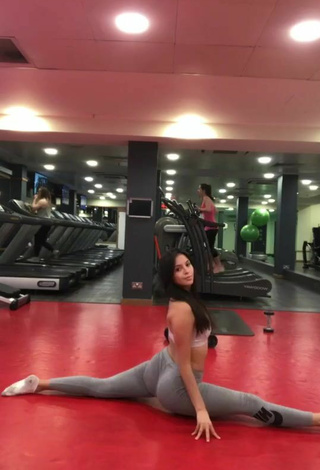3. Sexy Danielle Haden in Grey Leggings while doing Fitness Exercises