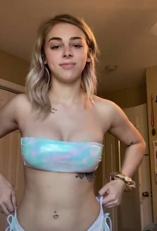 Emma Lively (@emmalively02) - Nude and Sexy Videos on TikTok