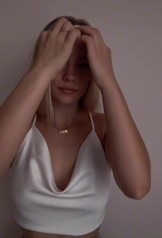 3. Sexy Iryna Zubkova Shows Cleavage in White Crop Top